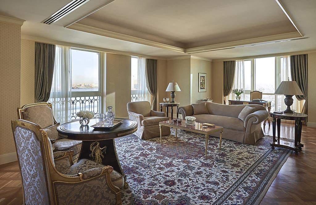 The Presidential Suite has 2 king beds and 2 twin beds