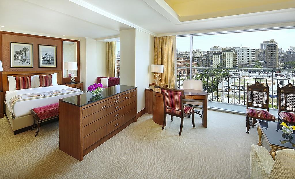 Junior Suite with views of the city and museum